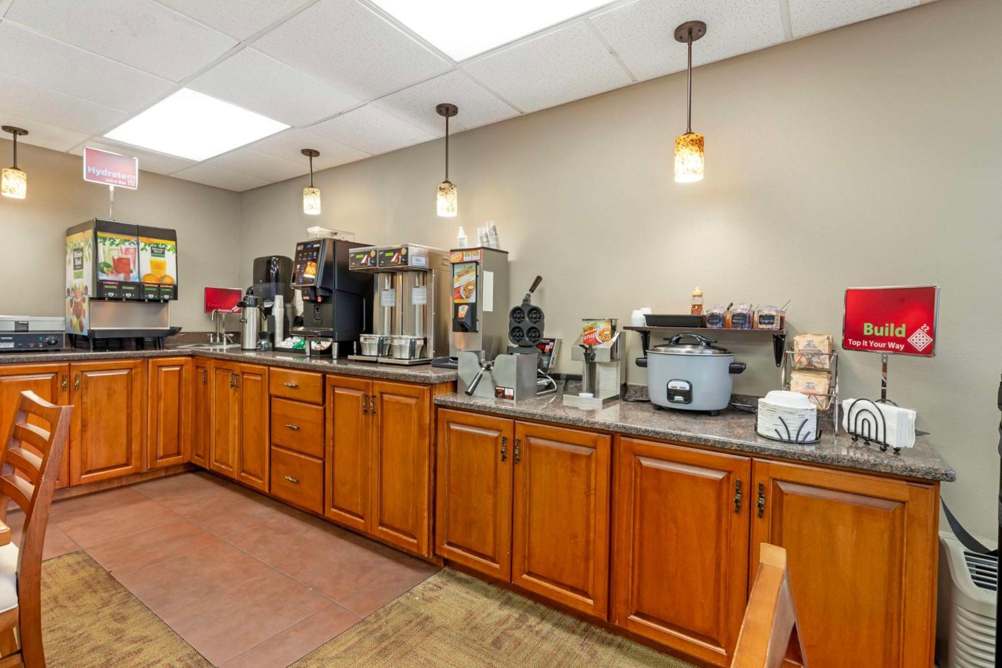 Best Western Plus Concord Inn Минокуа Екстериор снимка