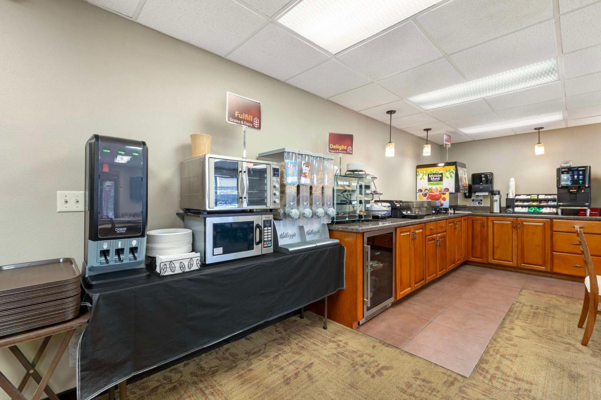 Best Western Plus Concord Inn Минокуа Екстериор снимка