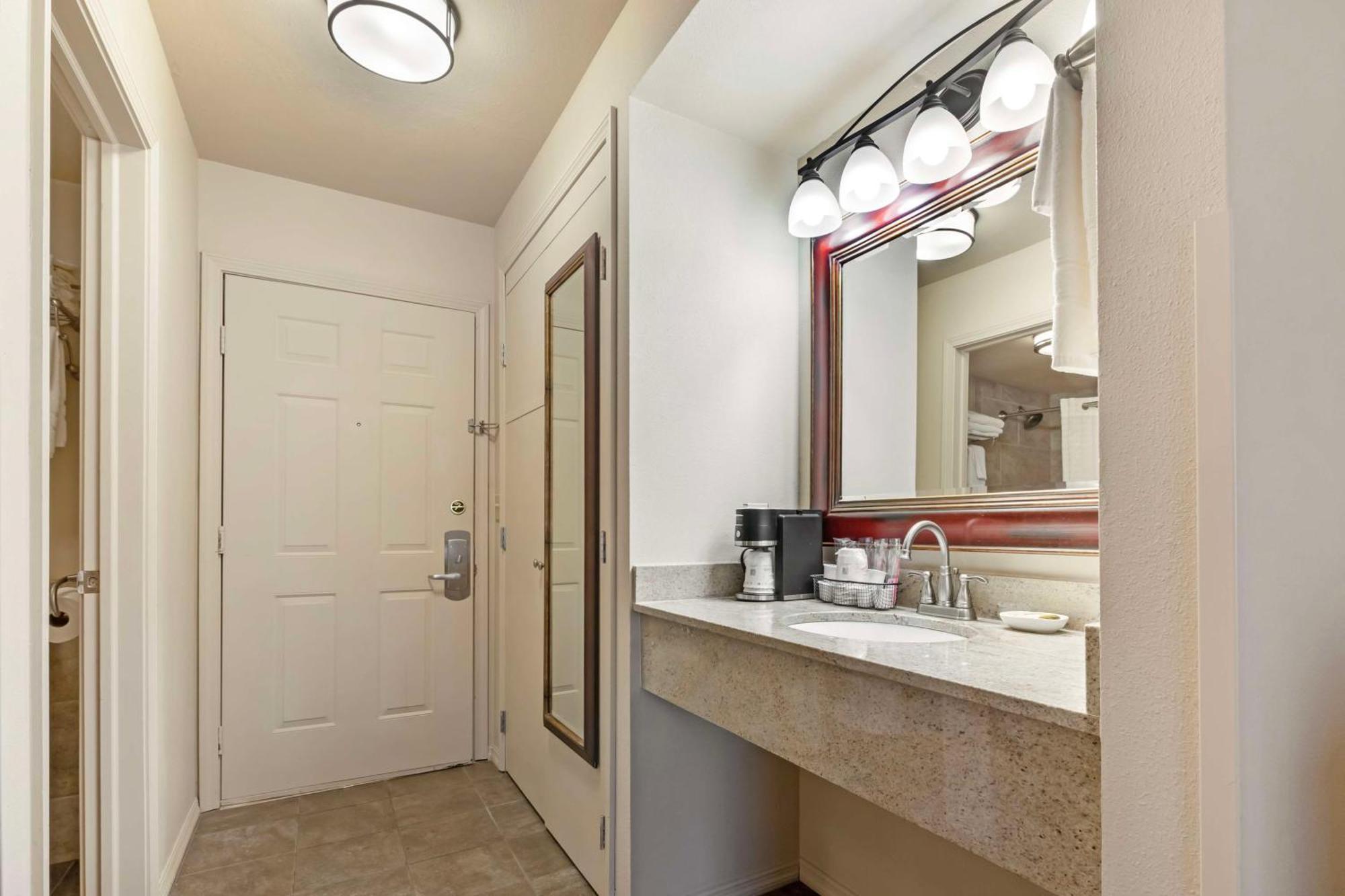 Best Western Plus Concord Inn Минокуа Екстериор снимка