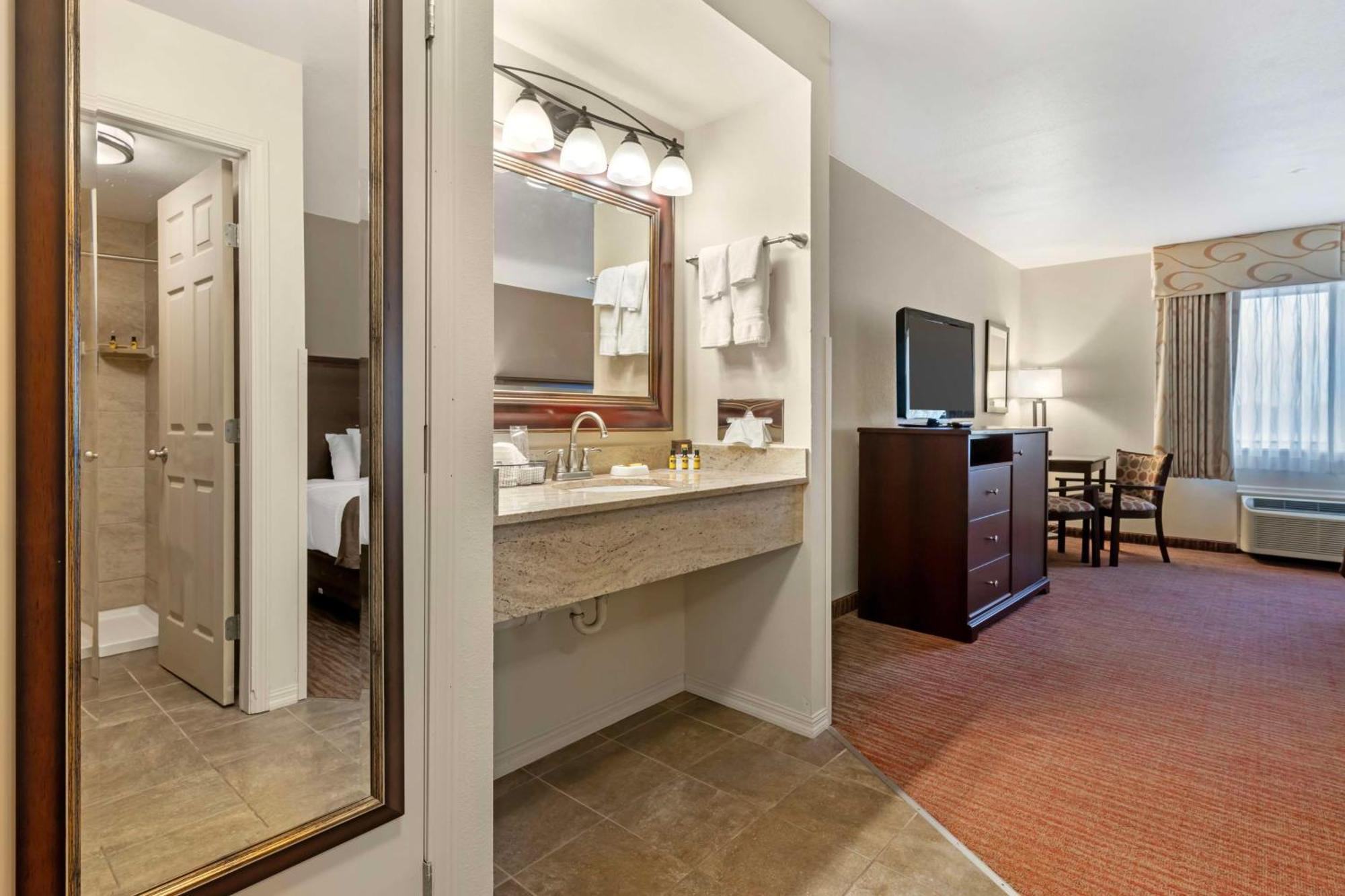 Best Western Plus Concord Inn Минокуа Екстериор снимка