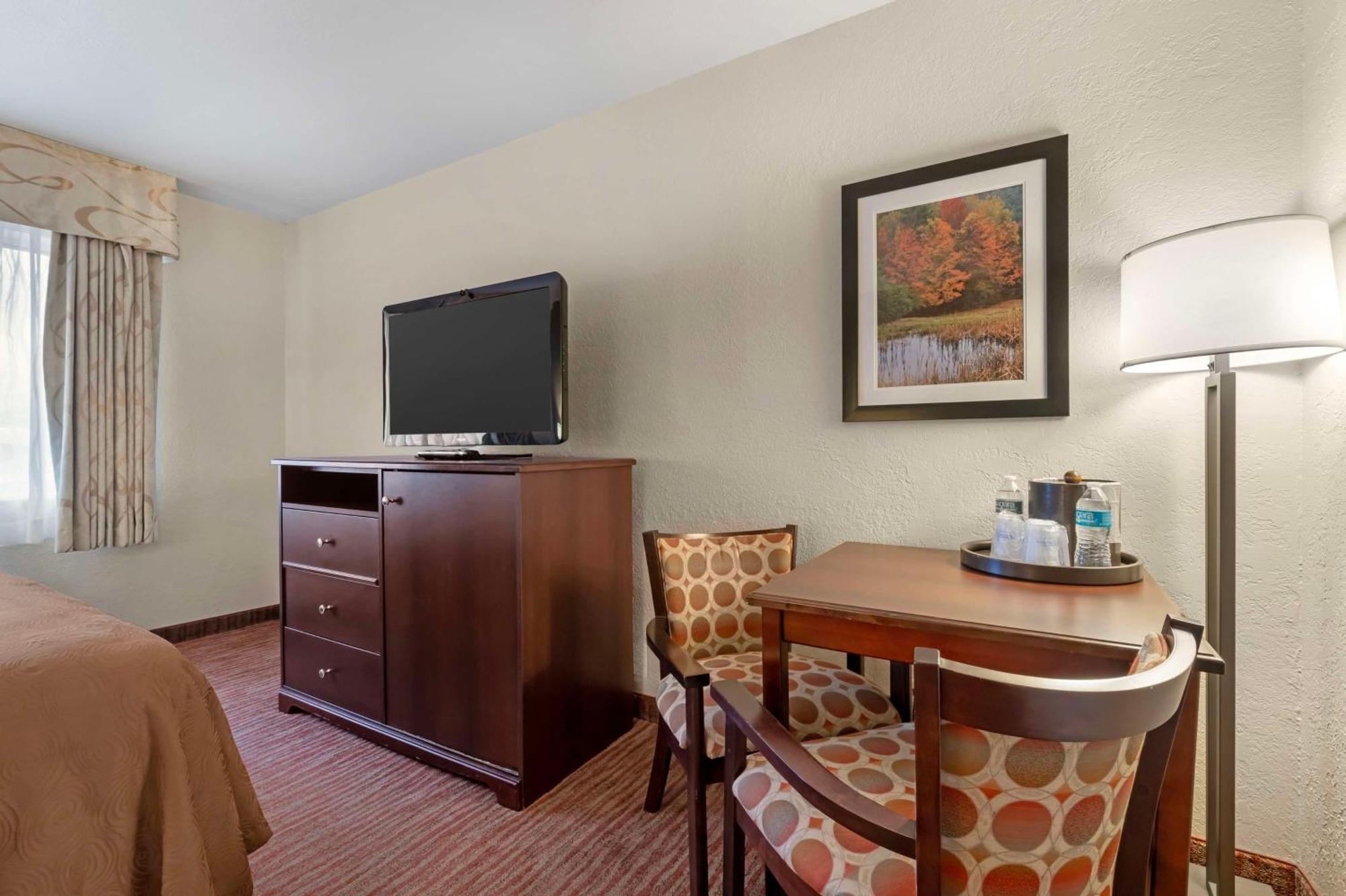 Best Western Plus Concord Inn Минокуа Екстериор снимка