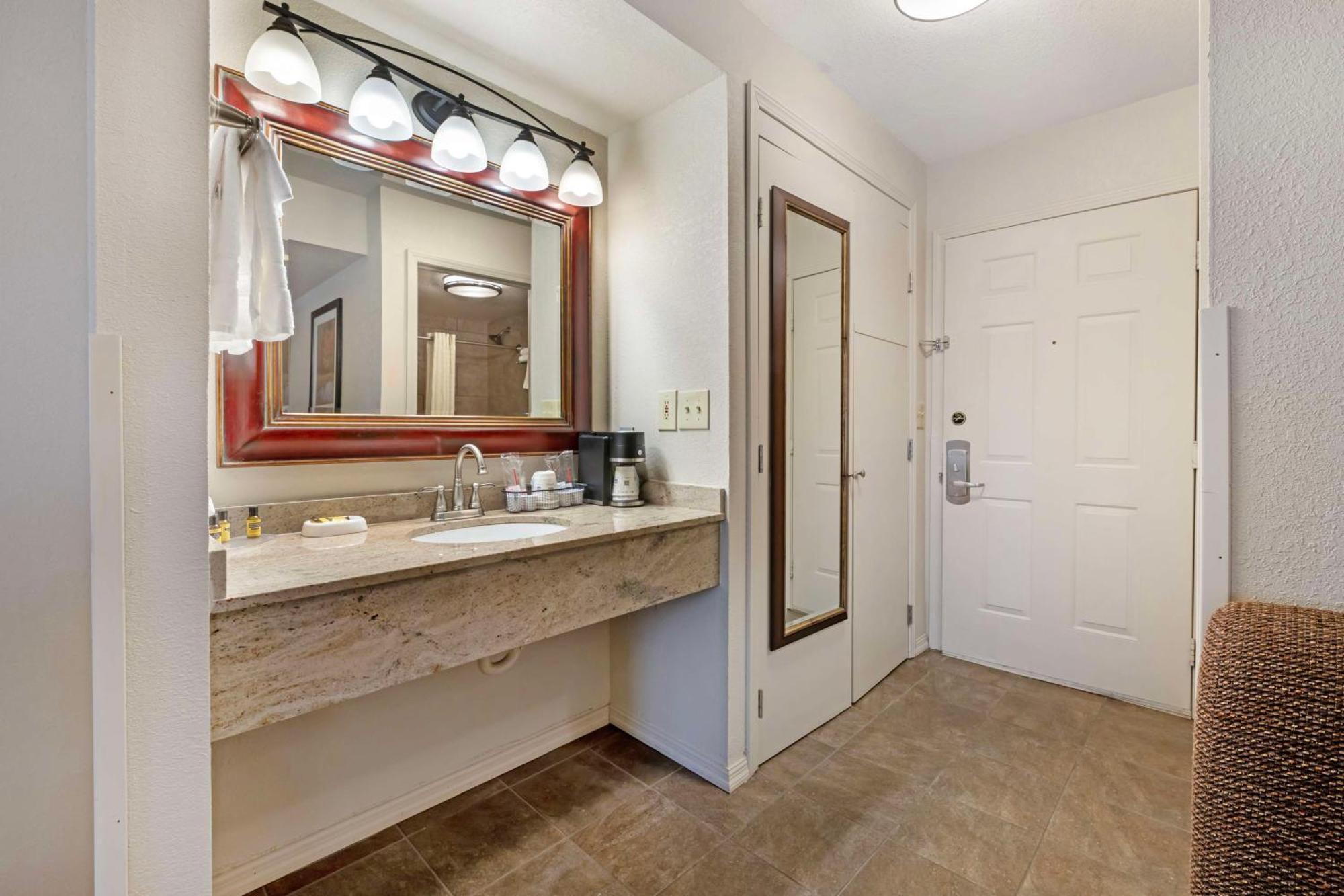 Best Western Plus Concord Inn Минокуа Екстериор снимка