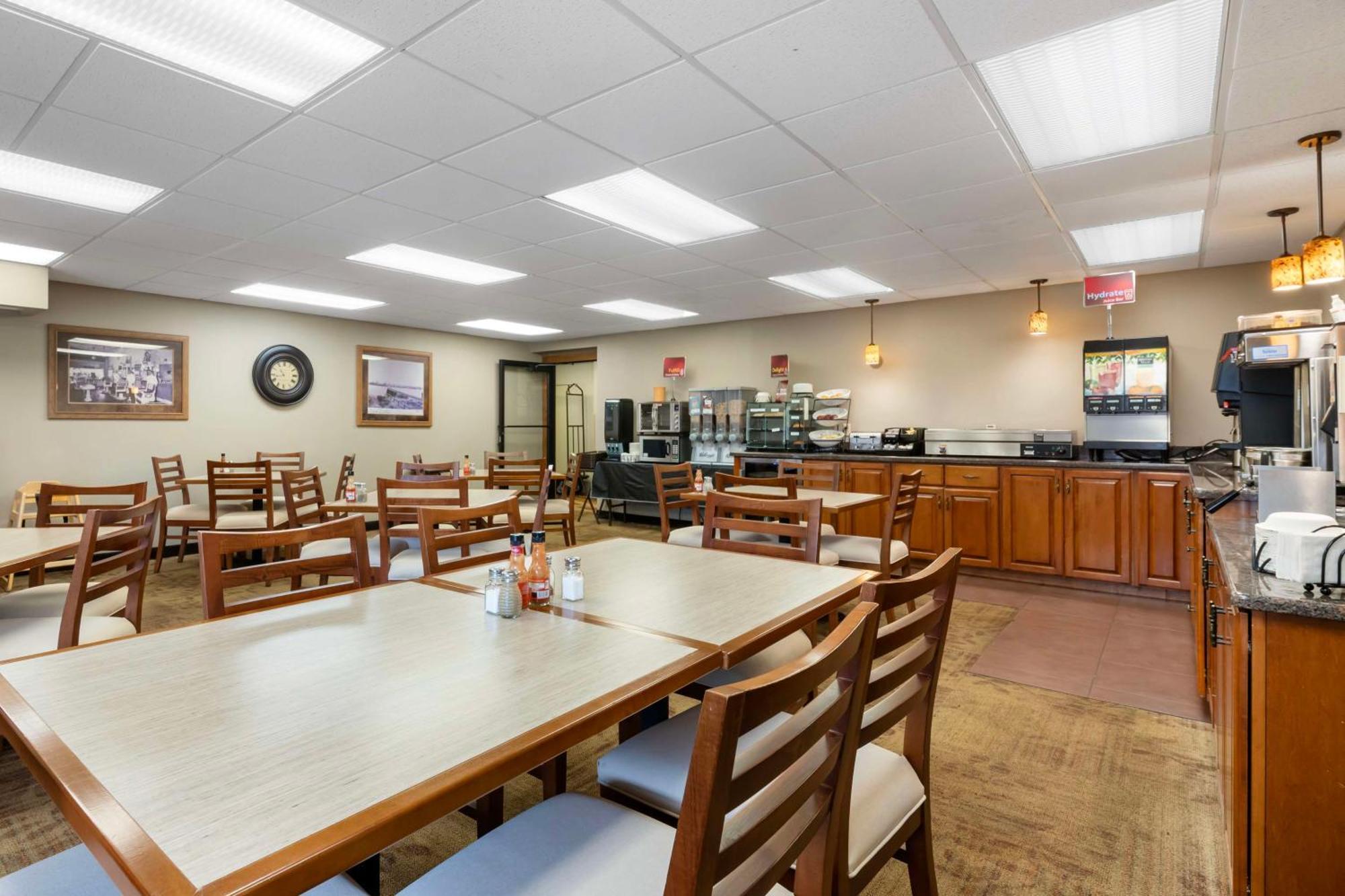 Best Western Plus Concord Inn Минокуа Екстериор снимка
