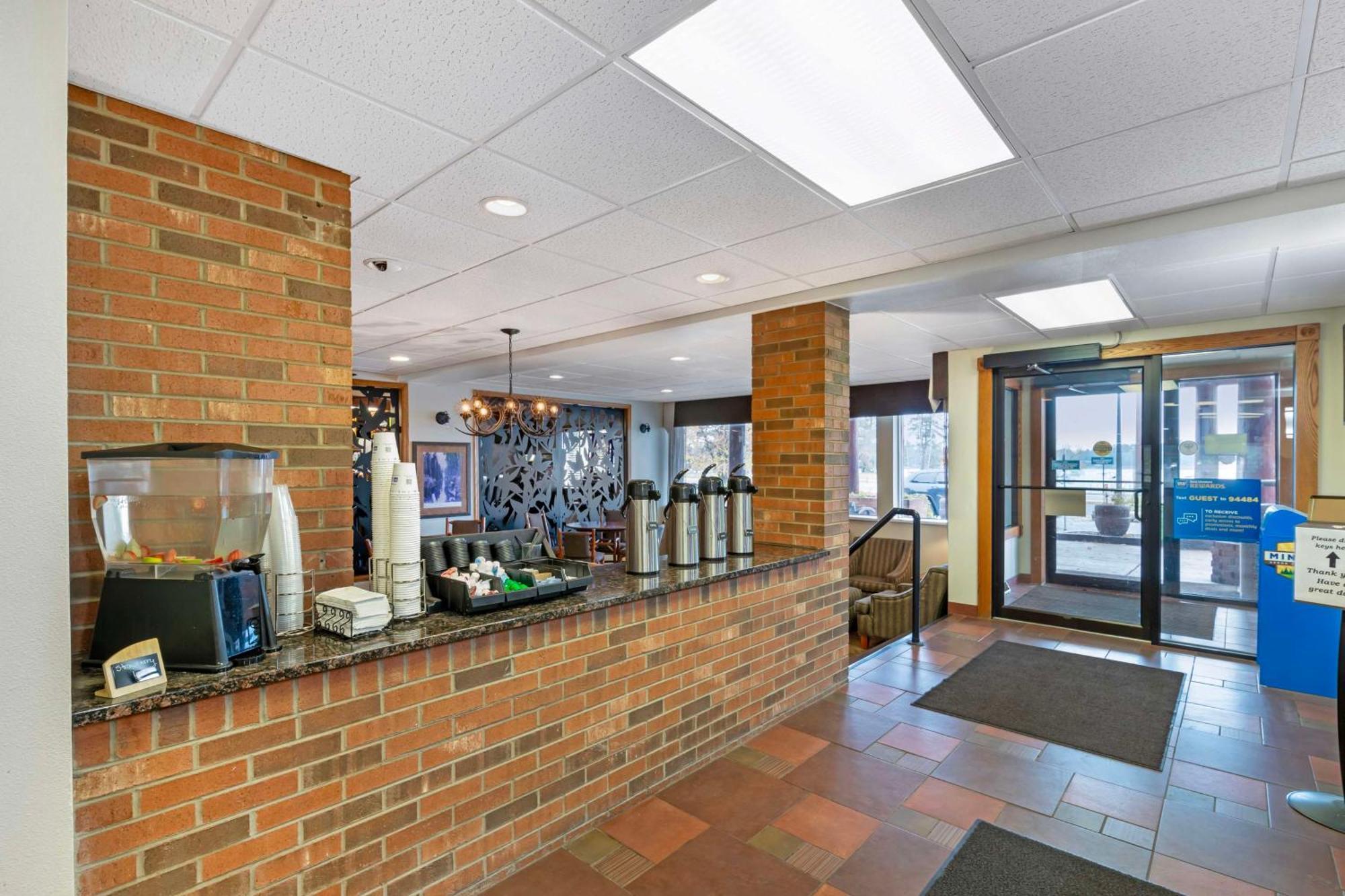 Best Western Plus Concord Inn Минокуа Екстериор снимка